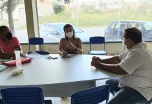A esquerda da foto o professor Estefane Lidenberg e a professora Ivônia Ferreira são recebidos pelo prefeito de Tobias Barreto